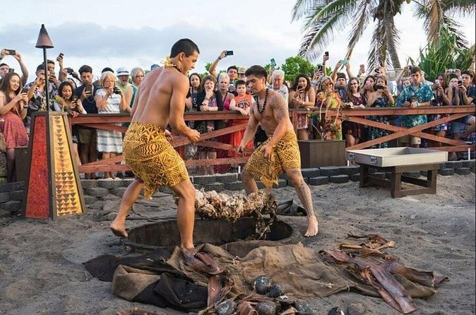 Oahu: Germaine's Luau - Your evening flow: lei greeting, pre-show time, dinner, then the show