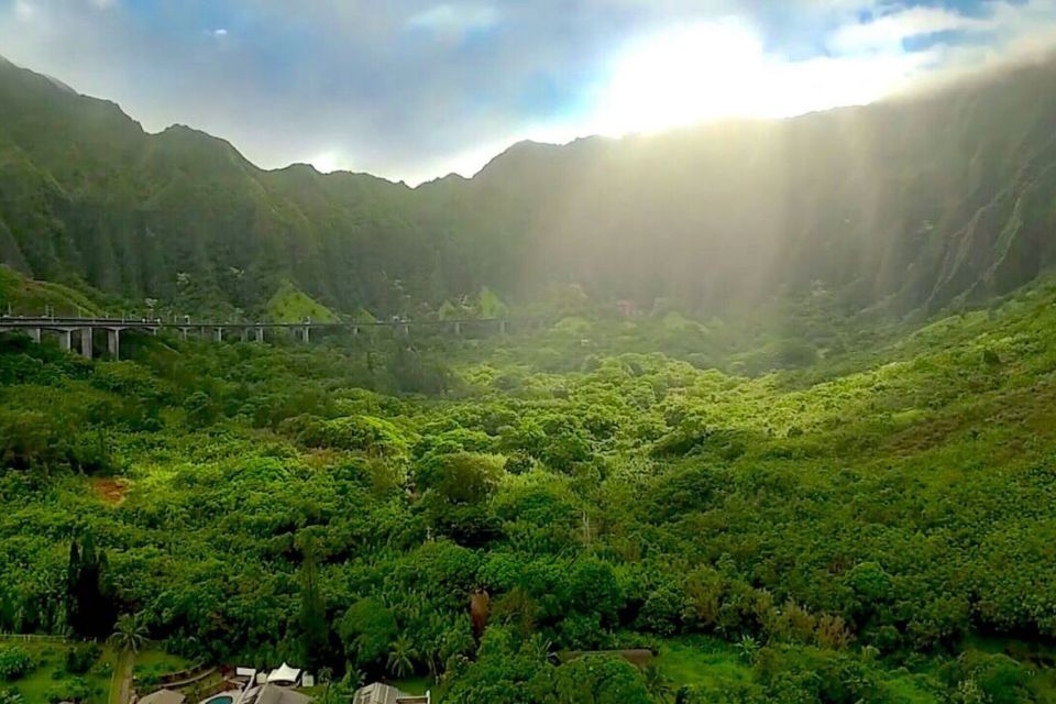 Oahu: Guided Tour of North Shore and Waimea Botanical Garden - North Shore Beaches and East End Stops: Sunset Beach Is the Big Hook