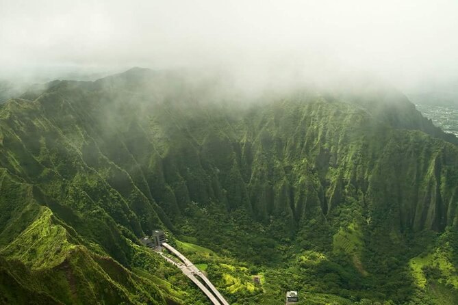 O‘ahu Highlights Private Guided Tour: Landmarks & Architecture - Nuʻuanu Pali Lookout: cliff views plus the weight of what happened here