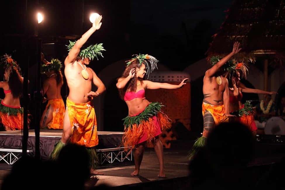 Oahu: Hilton Waikiki Starlight Luau - Where the luau is held: Hilton’s roof-top setup in Waikiki