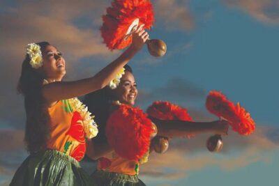 Oahu: Hilton Waikiki Starlight Luau - The 3-hour evening flow: Mai Tai, hula, feast, then Voyages Across the South Seas
