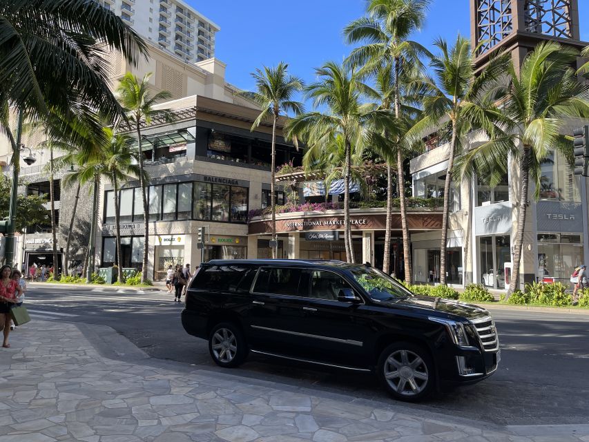 Oahu: Honolulu Airport Private by Escalade SUV - Inside the Escalade-Style Luxury SUV: Comfort, Water, and Space