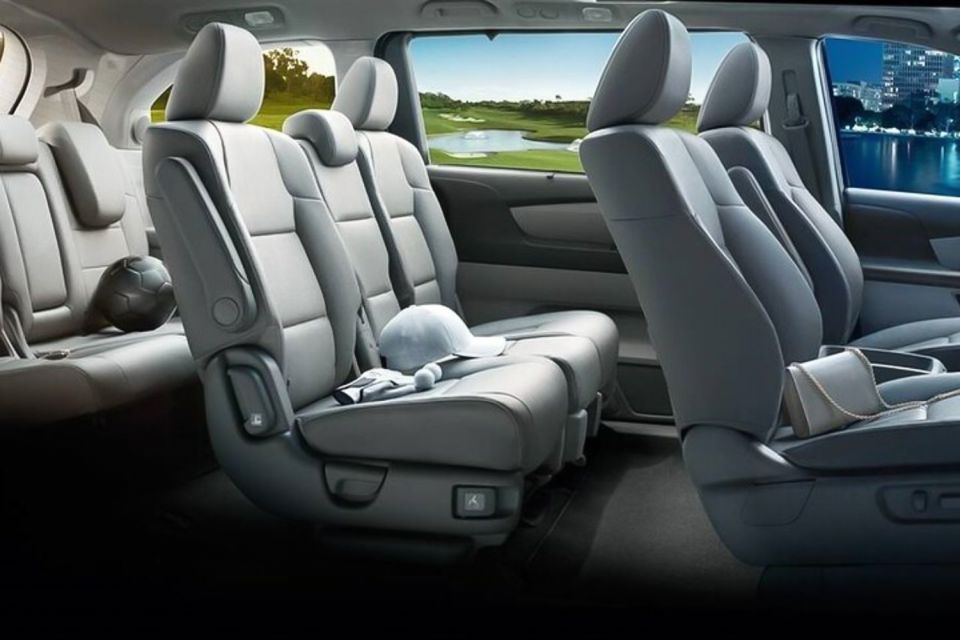 Oahu: Honolulu Airport Private Transfer - Inside the Van: Comfort, AC, and Group Size That Works