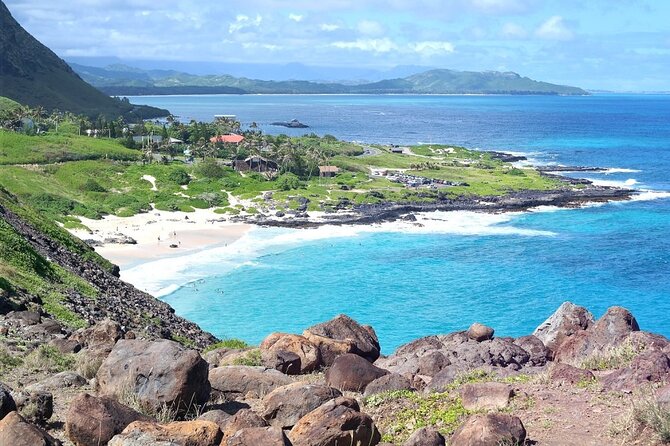 Oahu Island Sightseeing and Food Combo Tour - North Shore lunch in Kahuku: fresh shrimp, big flavor, messy fun