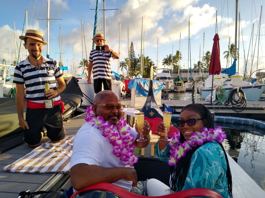 Oahu: Luxury Gondola Cruise with Drinks and Pastries - Getting set up: meeting point and how you’ll move through the day