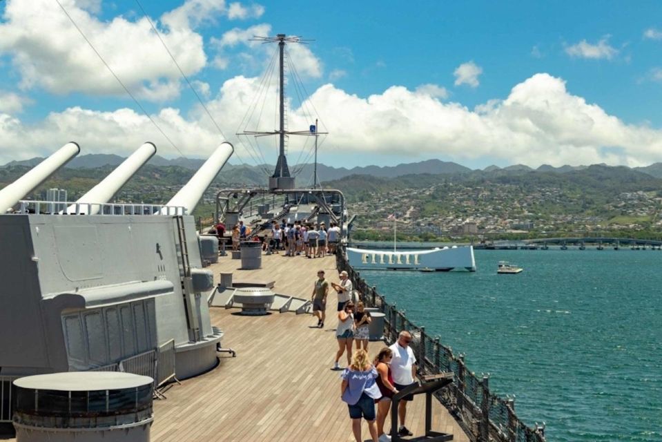 Oahu: Pearl Harbor Battleships Group Tour - USS Arizona Memorial by boat: a quiet stop with clear logistics