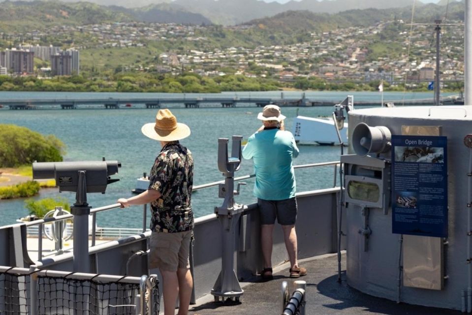 Oahu: Pearl Harbor Battleships Group Tour - Punchbowl Crater and the King Kamehameha statue: a thoughtful break in the middle