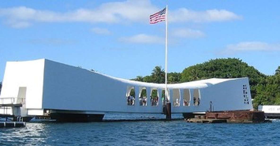Oahu: Pearl Harbor Heroes Deluxe Experience - Waikiki hotel pickup and the start of your day