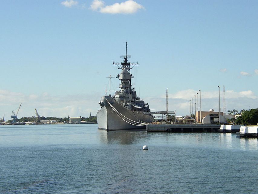 Oahu: Premium Missouri, Arizona & Top of the Tower Tour - Pearl Harbor Visitor Center: get oriented before you go solemn