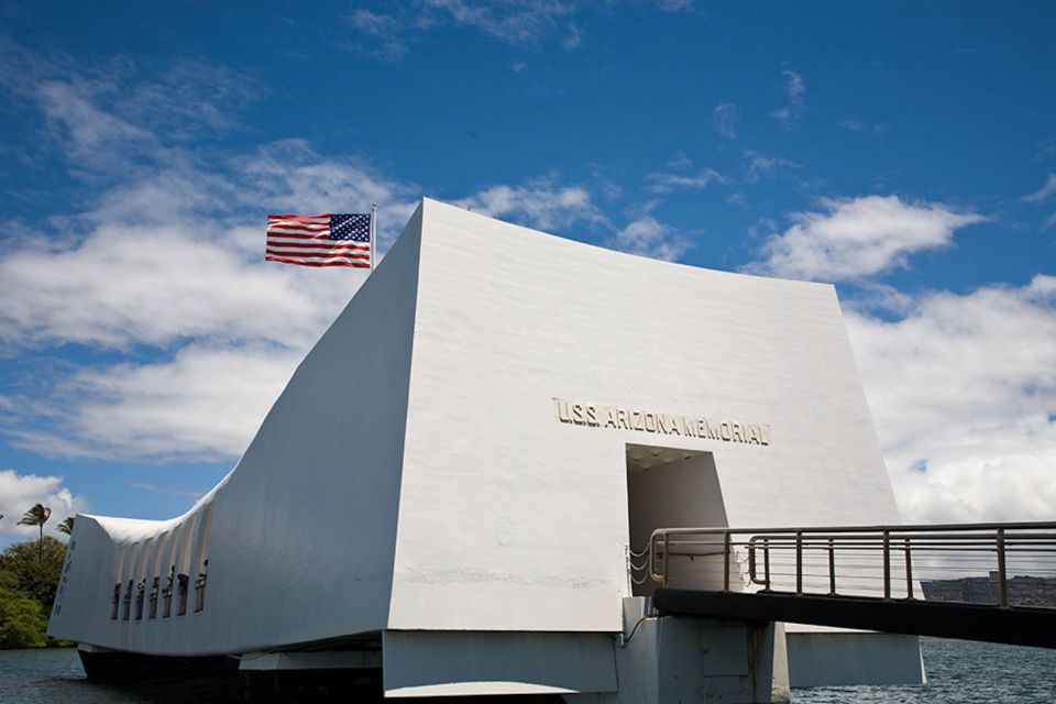 Oahu: Premium Missouri, Arizona & Top of the Tower Tour - Lunch at Restaurant 604 and the local treat rhythm