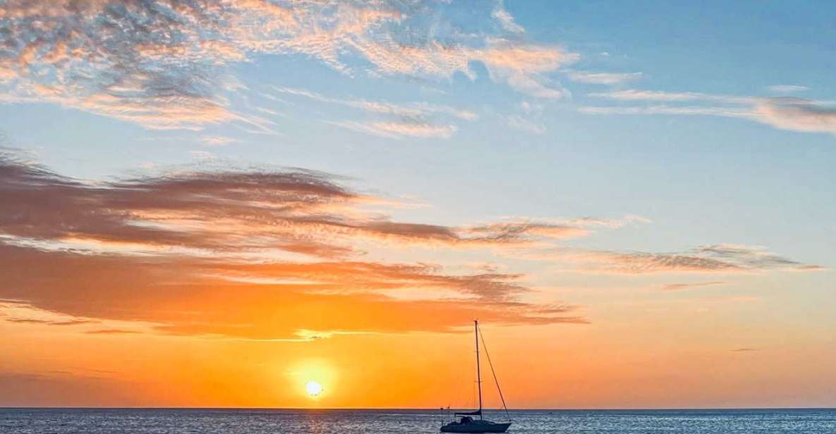 Oahu: Sunset sailing in small intimate groups - South Shore Sailing to Diamond Head (Le’ahi)
