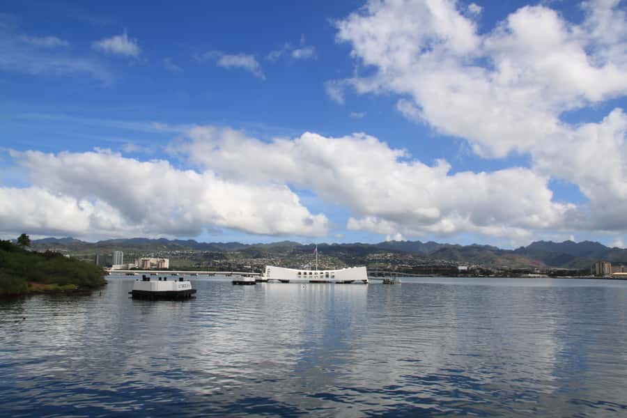 Oahu: The Best of Pearl Harbor Full-Day Tour - USS Arizona Memorial: Historic-Footage Movie and the NPS Boat to the Sunken Ship