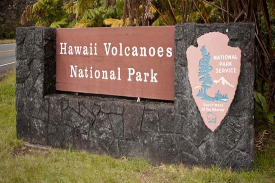 Oahu to Big Island Volcanoes National Park Adventure Tour - Hawaii Volcanoes National Park: from Visitor Center to real heat