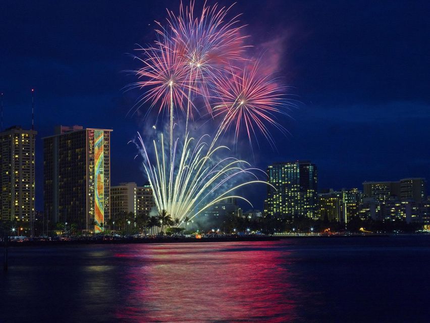 Oahu: Waikiki Fireworks Boat Cruise from Oahu - Why a double-decker glass-bottom boat makes sense for fireworks