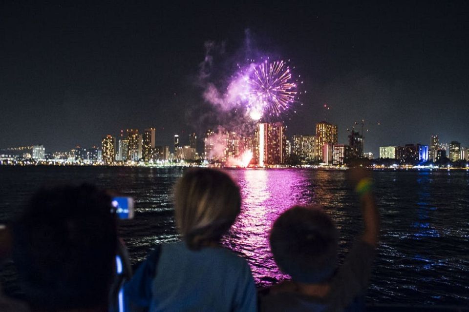 Oahu: Waikiki Friday Night Fireworks Cruise - Glass-bottom sea life: what you’re likely to see after sunset