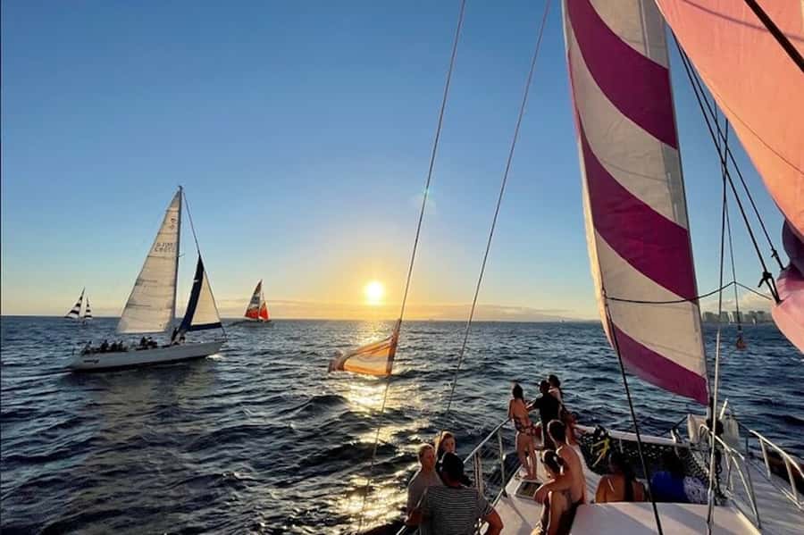 Oahu: Waikiki Sunset Catamaran Sail and Swim - The Pink Sails Waikiki meeting point and first impressions