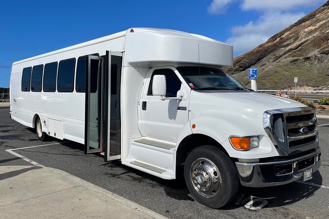Oahu's Ultimate Grand Circle Island Tour with Snorkeling and More - North Shore Macadamia Nut Company: included tasting time and local food sampling