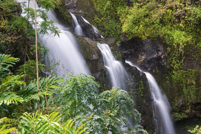 One Day Heavenly Hana Tour: Island Hopping from Oahu to Maui - Keanae Lookout: Lava Coast Views and Banana Bread Moments