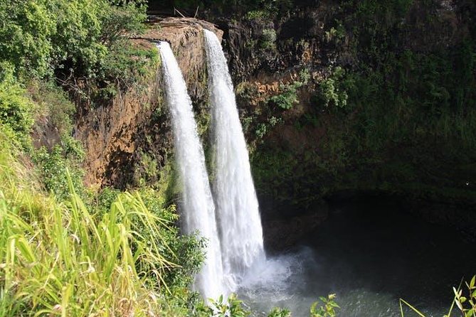 One-Day Tour Hawaii Movie Tour: Island Hopping from Oahu to Kauai - Daniel K. Inouye Lighthouse: Lilo & Stitch and the movie-notes effect