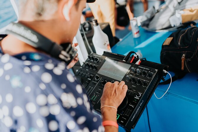 Paradise Waikiki Sunset Cruise + LIVE DJ + SWIMMING - Where you meet in Waikiki and how the timing works