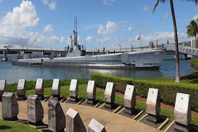 Pearl Harbor & Mini Circle Island Departing from Maui - Kahuku lunch on your own: Fumi’s Garlic Shrimp Truck area