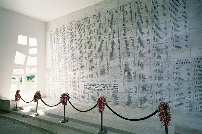 Pearl Harbor, National Memorial Cemetery and Honolulu City Tour - Pearl Harbor Visitor Center in about 20 minutes: what you can actually do