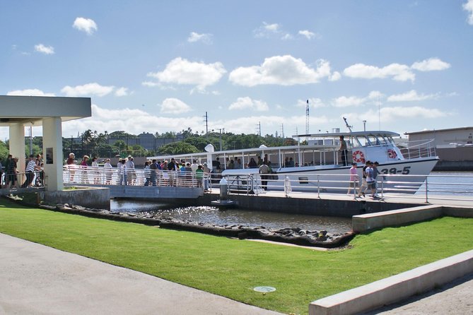 Pearl Harbor Official Deluxe Multimedia and VR Tour Combo - Stop 2: USS Arizona Memorial Reality Check (You Can See It, But You’ll Need the Boat)