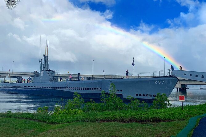 Pearl Harbor Tour Arizona Memorial and USS Bowfin - USS Bowfin Submarine Museum & Park: How Submarines Worked and Lived