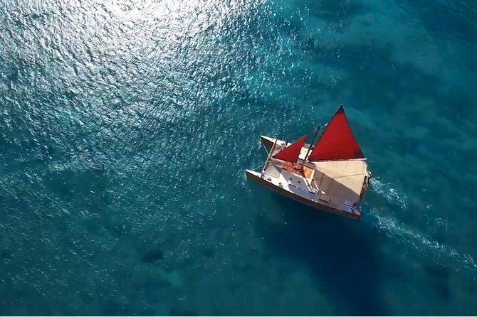 Polynesian Canoe Morning Sail - Food and drinks: traditional snacks that fit the ride