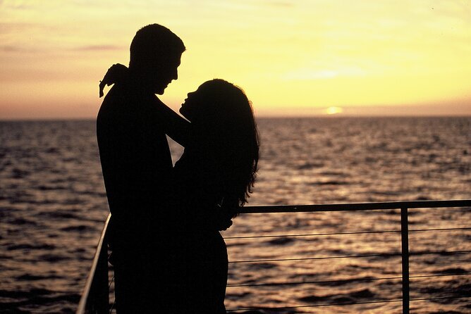 Premium Snorkel Sunset Cruise with Whale and Dolphin Watch - The Hawaiian-style hot buffet dinner (and how it fits the day)