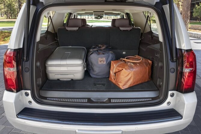 Private Luxury Escalade Transfer: HNL Airport & Cruise Ports - Luxury touches that aren’t just for show