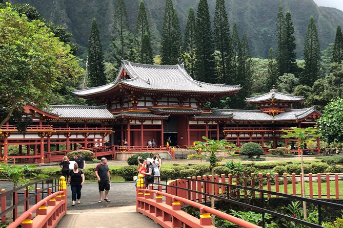Private luxury tour of Oahu island - Haleiwa Town Center: where history meets beach-town life