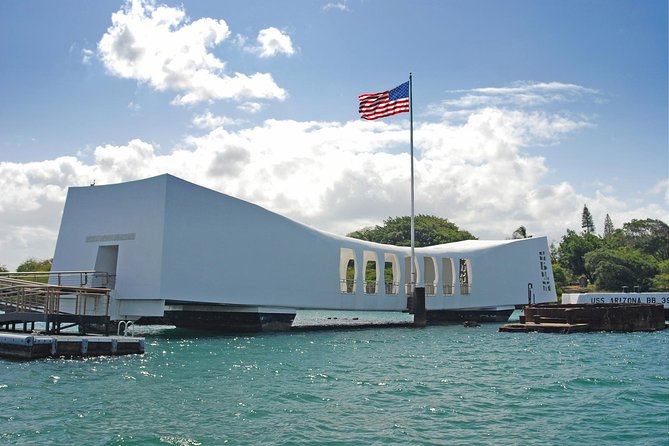 Private Pearl Harbor and Scenic Oahu Tour - A private Pearl Harbor day that doesn’t feel like a rush