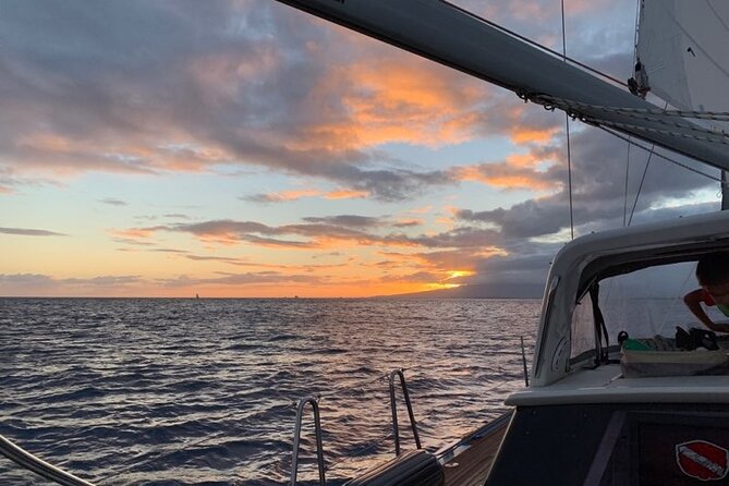 Private Sunset Boat Cruise in Waikiki Honolulu - Boat comfort and safety: what to watch for before sunset
