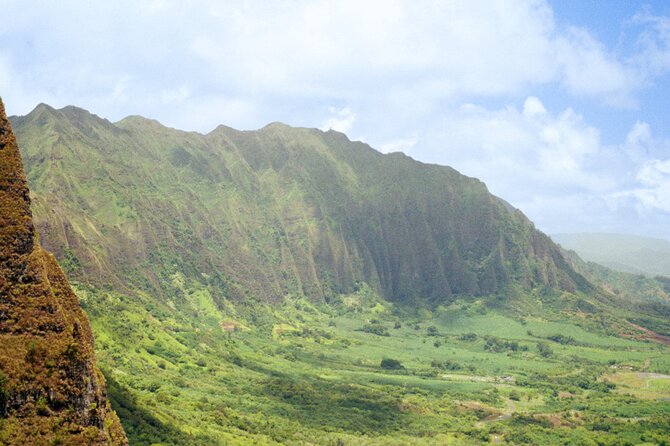 PRIVATE TOUR-Ultimate Circle Island Tour of Oahu - Byodo-in Temple and the macadamia stop: culture with time to slow down