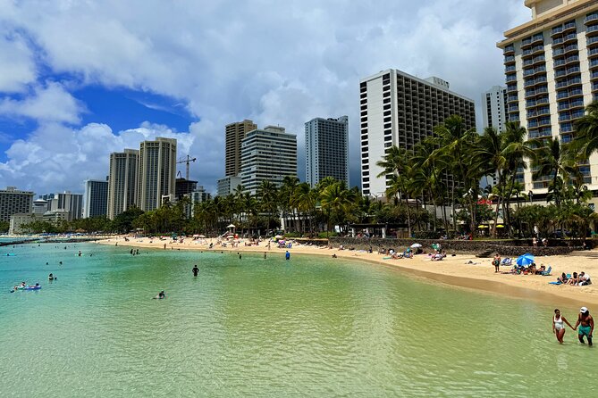 Private Walking Food Tour in Honolulu With Secret Food Tours - Stop 1: King David Kalākaua Statue and Hawaiian food kept alive