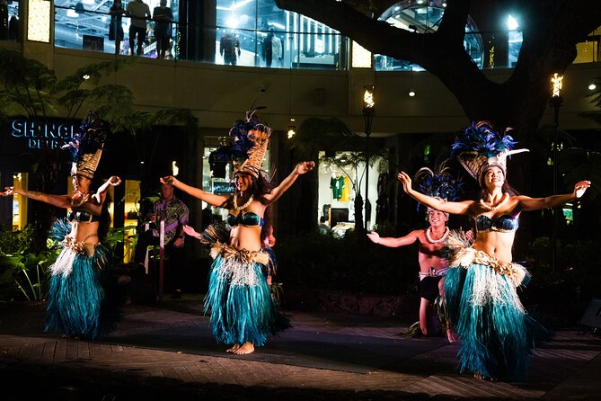Queens Waikiki Luau with Dinner Buffet and Cultural Activities - The Polynesian show: fireknife dance, pacing, and what to watch for