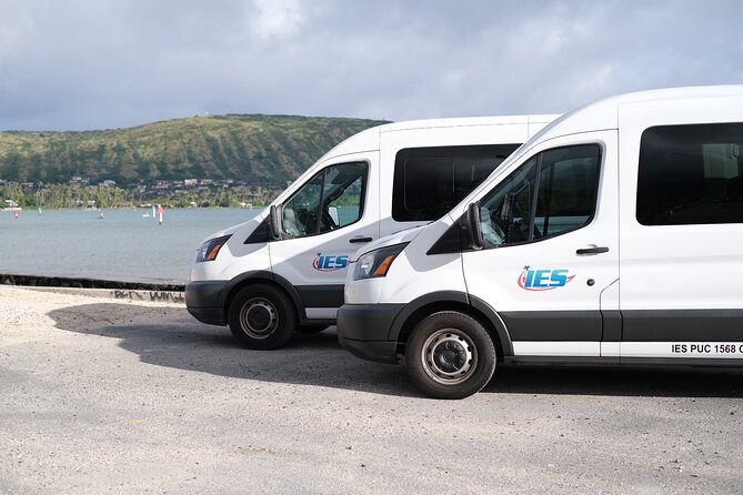 Shared Departure Transfer from Waikiki Hotels to Honolulu Airport - Spotting Your Driver: The IES Van and QR Code Check