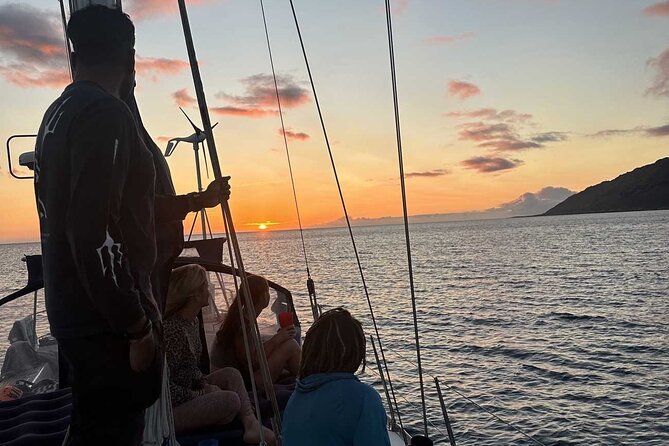 Small Group Waikiki Sunset Sailing Tour - Max 6 on a sailboat: why the small-group size matters in Waikiki