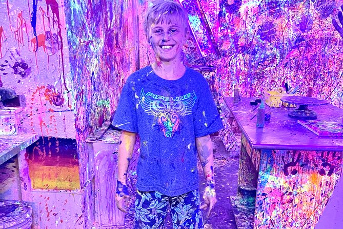 Splatter Art Paint Studio Experience in Hawaii - Neon Splatter Paint Guns (Optional UV Add-On): What Changes