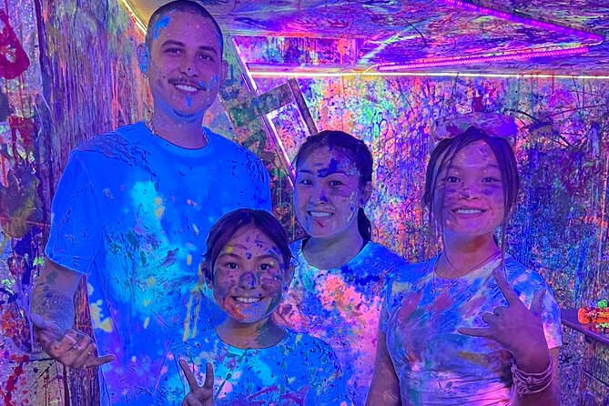 Splatter Art Paint Studio Experience in Hawaii - Private Group Energy: Why This Works for Families and Friend Groups