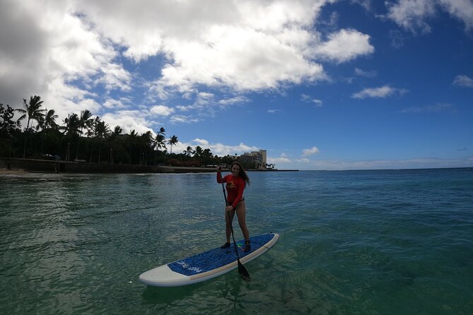 Stand Up Paddle Open Group Lesson with Waikiki Courtesy Shuttle - Sun, comfort, and safety: why the included rash guard helps