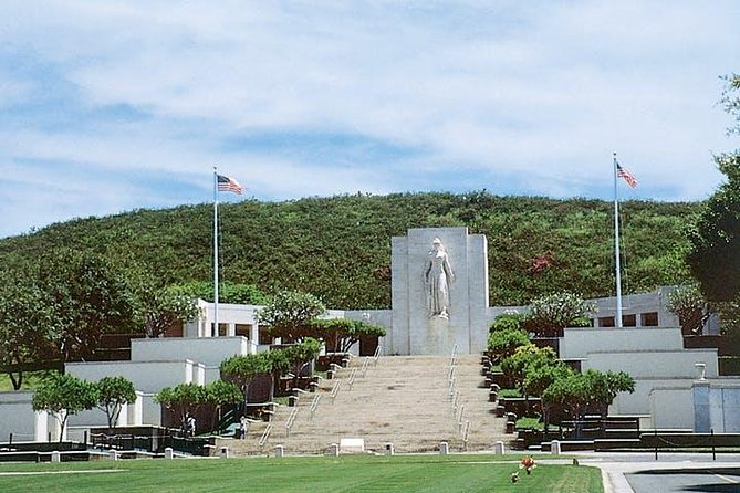 Stars and Stripes Tour: Pearl Harbor and Battleship Missouri - Honolulu landmarks: royal past and civic landmarks along the way