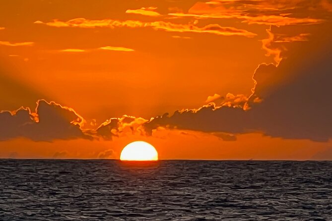 Sunset Cruise Waikiki - Golden Hour Cocktail Cruise - Waikiki beach views as the sky turns: your photo and chill time