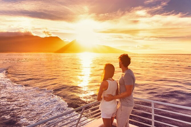 Sunset Cruise & Whale Watching from Oahu - Getting on board at Pink Sails Waikiki (and why the location helps)