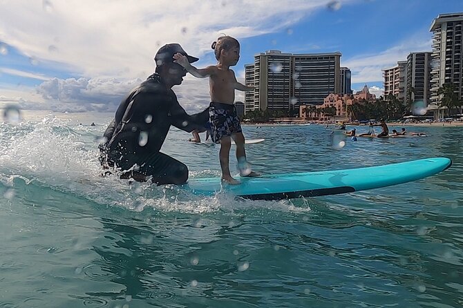 Surfing Lessons in Waikiki - Kuhio Beach meeting point: the Waikiki start line