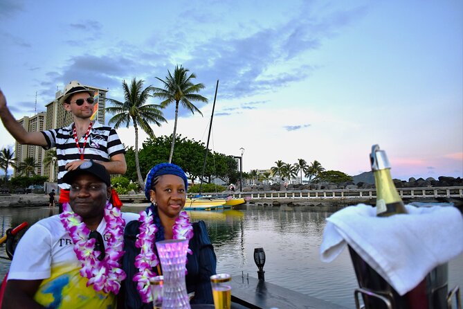 Valentine's Private Gondola Cruise in Waikiki with Drinks, Pastry - The on-board entertainment: tiny bubbles and live music moments