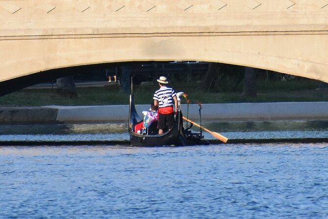Valentine's Venetian Gondola Cruise in Waikiki - Honolulu Skyline at Dusk: Sunset Views That Pay Off