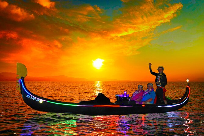Valentine's Venetian Gondola Cruise in Waikiki - Meeting Point at Ala Moana: Simple Start, Smooth Flow