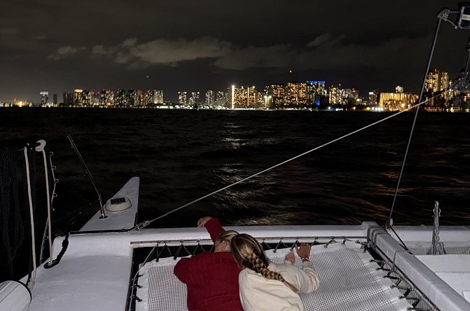 Waikiki Beach Catamaran Friday Night Fireworks Tour - Weather reality on Oahu: what happens if Friday night gets canceled